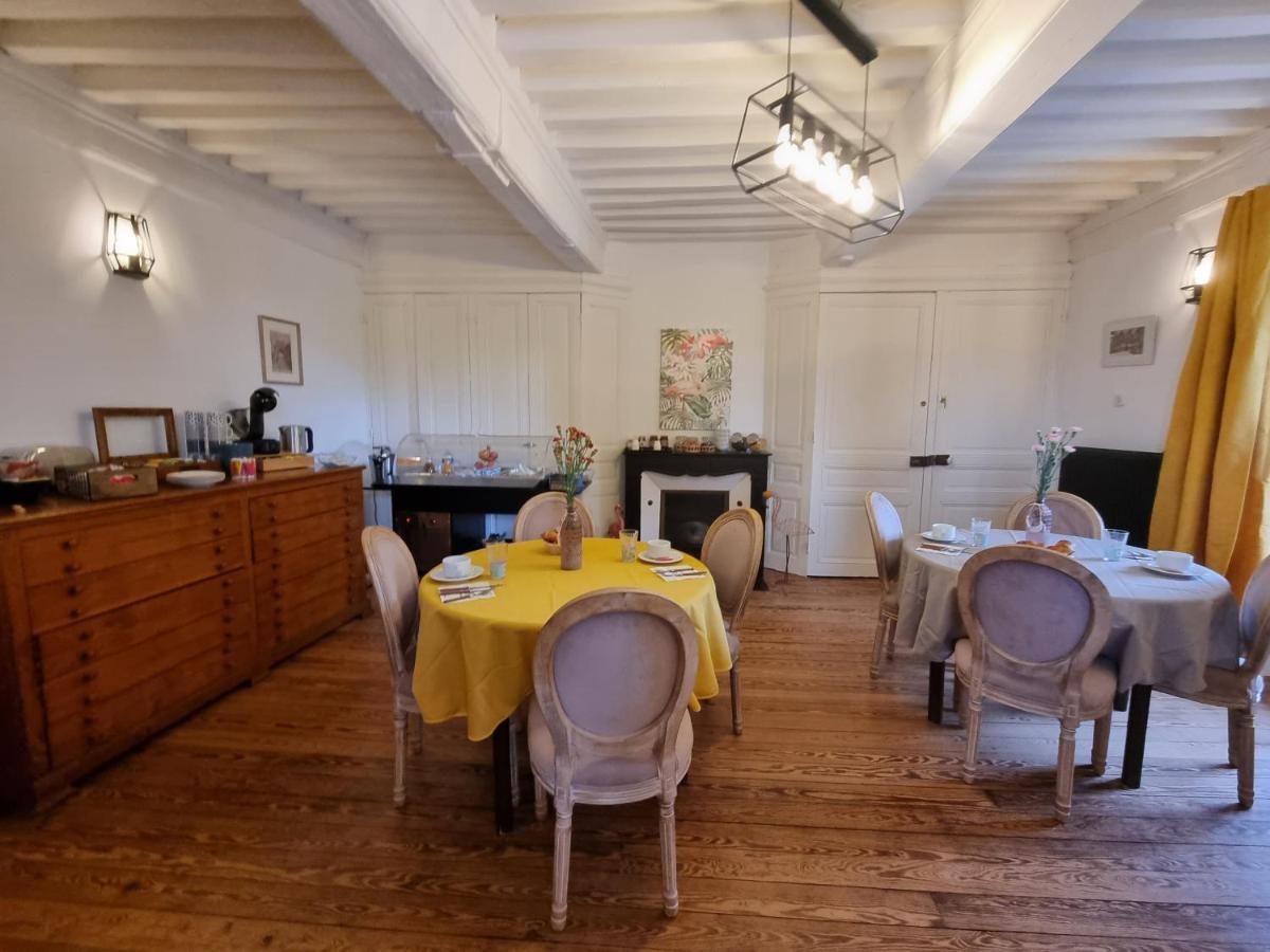 Le Manoir- Cluny Bed & Breakfast Exterior photo