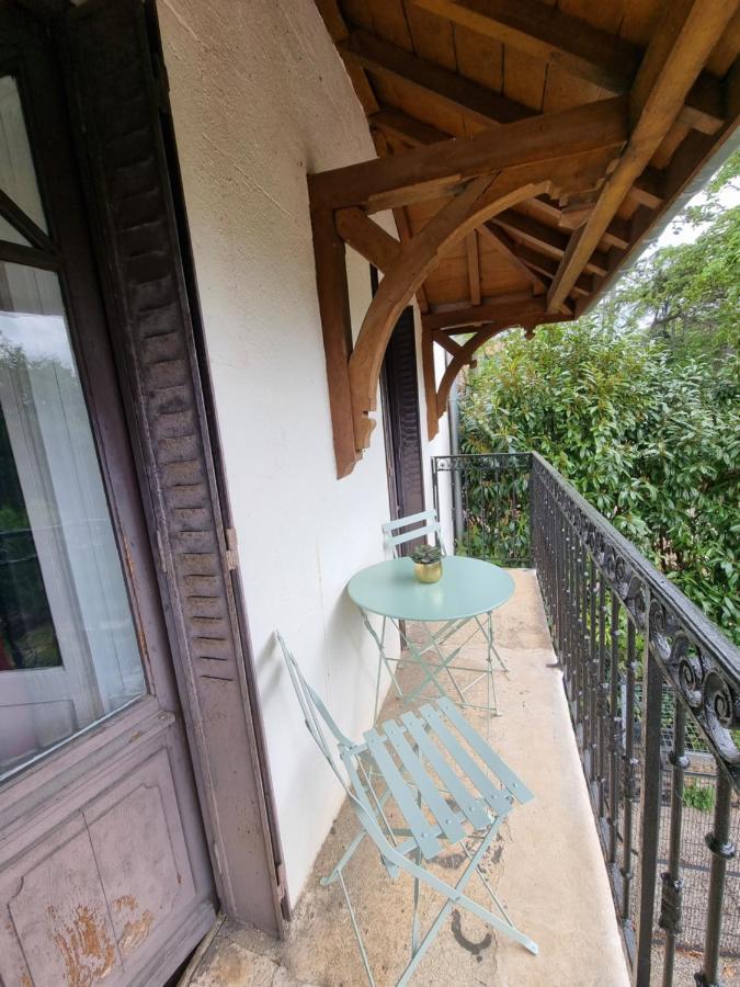 Le Manoir- Cluny Bed & Breakfast Exterior photo